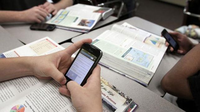 Nuevas tecnologías. Entre usos académicos y operativos, el celular se incorporará a las aulas. Nuevas tecnologías. Entre usos académicos y operativos, el celular se incorporará a las aulas.