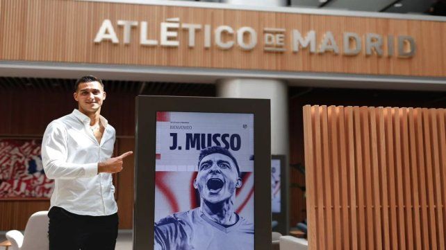 Atlético de Madrid oficializó la llegada del ex-Racing. Atlético de Madrid oficializó la llegada del ex-Racing.