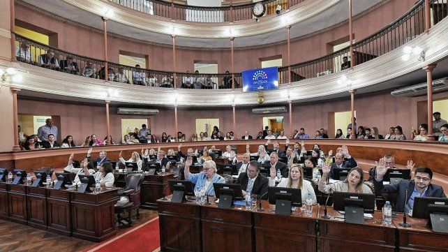 El bloque oficialista en Diputados impulsa un fuerte rechazo a la eliminación del Fondo Compensador del Interior. El bloque oficialista en Diputados impulsa un fuerte rechazo a la eliminación del Fondo Compensador del Interior.