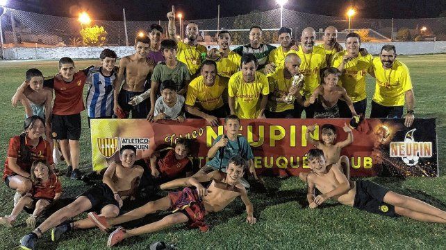 Los campeones del torneo. Llevo el nombre de Tiro Al Blanco