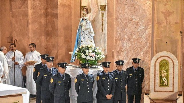Especial. En la Catedral de Gualeguaychú se llevó adelante la ceremonia patronal por la Virgen del Rosario.