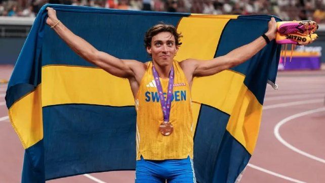 Armand Duplantis volvió a batir su record mundial y ganó la medalla dorada en Tokio Armand Duplantis volvió a batir su record mundial y ganó la medalla dorada en Tokio