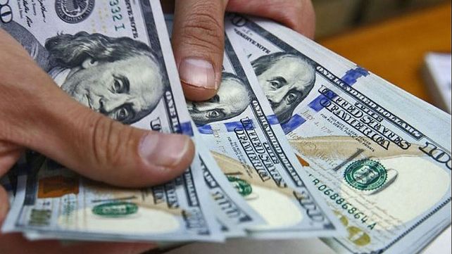 Acceder al dólar es un aliciente para viajar al extranjero