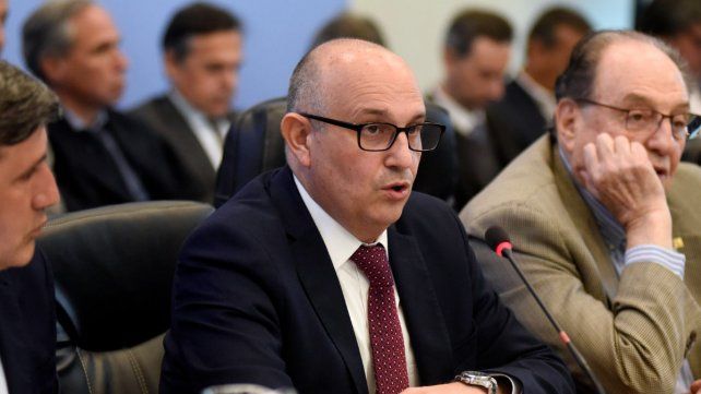 Guerrera, acorralado por algunos diputados del Interior