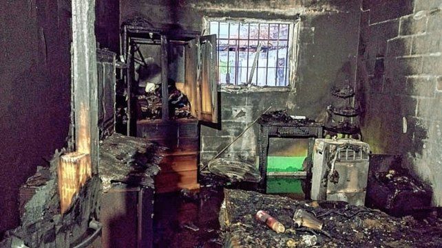 Así quedó el sector de la casa de Dayana Sánchez que se prendió fuego. Así quedó el sector de la casa de Dayana Sánchez que se prendió fuego.