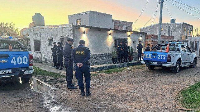 Allanamiento por una tarjeta de débito. Allanamiento por una tarjeta de débito.