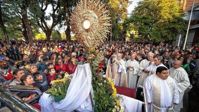 La finalidad. De la propuesta es “ponernos en oración como Pueblo de Dios que peregrina en esta Iglesia particular, pidiendo a Dios, que envíe servidores para su pueblo