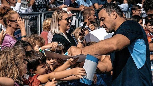 Los Pumas entrenaron con la presencia de dos mil aficionados. Los Pumas entrenaron con la presencia de dos mil aficionados.