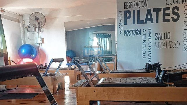 Mover el cuerpo. Mujeres y varones buscan los beneficios del pilates. Mover el cuerpo. Mujeres y varones buscan los beneficios del pilates.