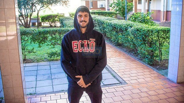 En su casa de Paraná luego de una semana intensa en la Liga Argentina de Básquet con Echagüe