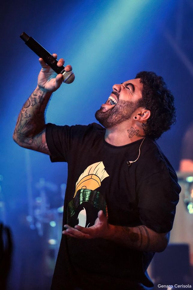 Popurrí. El cantante ofrecerá un set conformado por canciones de Cruzando el Charco, más temas propios anteriores y algunos covers.