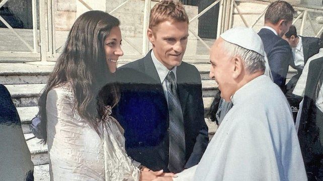 Gabriela Campitelli y Walter Scharton fueron de luna de miel a Europa y en el Vaticano recibieron la bendición de Francisco Gabriela Campitelli y Walter Scharton fueron de luna de miel a Europa y en el Vaticano recibieron la bendición de Francisco