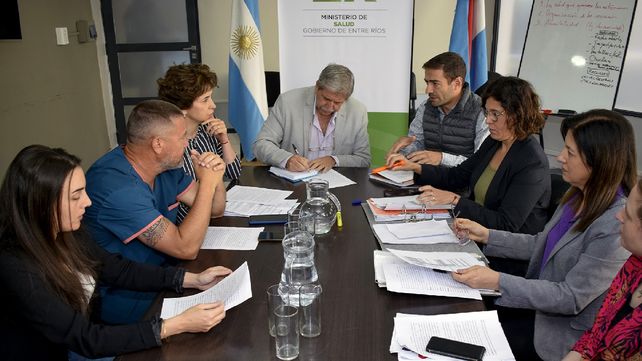 Grieve también se reunión con los anestesiólogos este jueves. Grieve también se reunión con los anestesiólogos este jueves. 