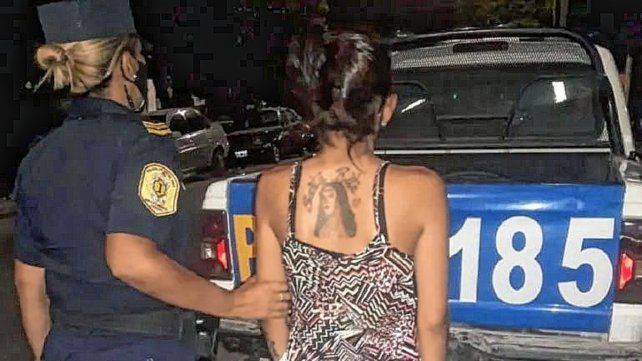 La agresora huyó tras el ataque pero luego fue detenida. La víctima fue trasladada en ambulancia al hospital San Martín de Paraná