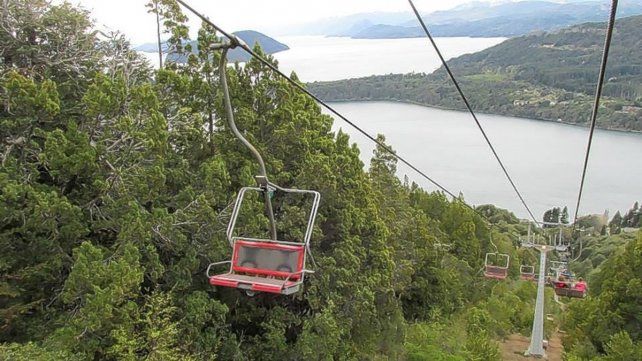 Los grupos que viajaron a Bariloche regresaron con casos de Covid positivo.