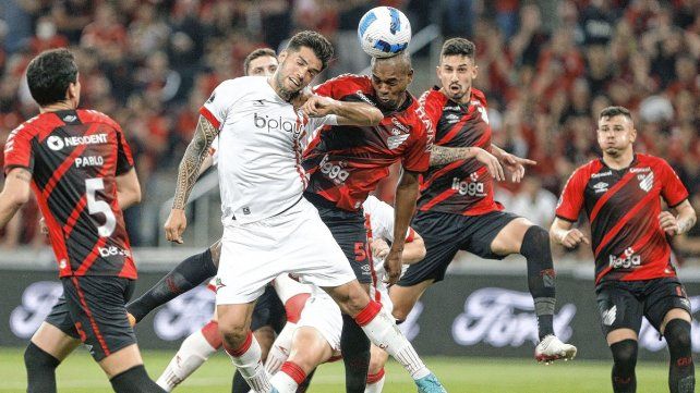 Estudiantes viene de igualar en la ida.