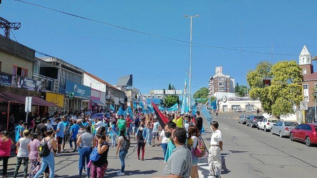 Los manifestantes se concentraron en avenida Ramírez de Paraná.
