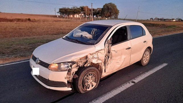 El accidente ocurrió sobre Ruta 12 a metros del acceso a María Luisa, donde un colectivo y automóvil protagonizaron un fuerte choque