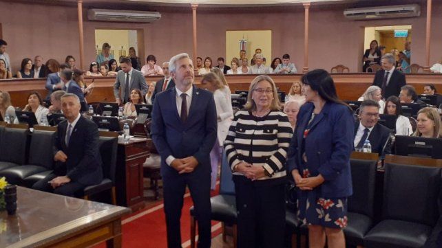 El gobernador electo, Rogelio Frigerio; la presidenta del Superior Tribunal de Justicia, Susana Medina, y la vicegobernadora Alicia Aluani estuvieron presentes en la sesión preparatoria de la Cámara de Diputados. El gobernador electo, Rogelio Frigerio; la presidenta del Superior Tribunal de Justicia, Susana Medina, y la vicegobernadora Alicia Aluani estuvieron presentes en la sesión preparatoria de la Cámara de Diputados.