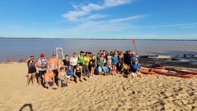 Iniciaron su aventura desde la playa de Villa Urquiza. Iniciaron su aventura desde la playa de Villa Urquiza.