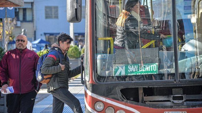 La Nación prevé adelantar fondos a las provincias para desactivar el conflicto del transporte. La Nación prevé adelantar fondos a las provincias para desactivar el conflicto del transporte.