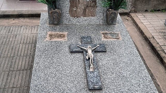vandalismo-cementerio-aldea-brasilera-1jpg