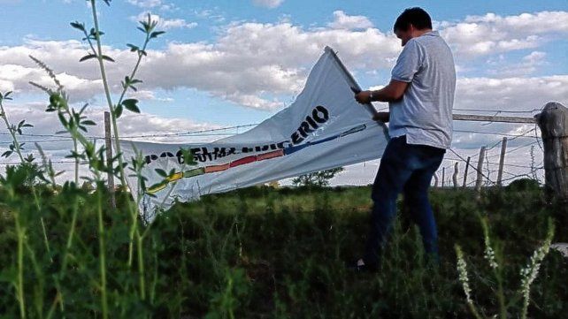 El intendente Cavagna de Nogoyá, encabezó el retiro de la cartelería política de Juntos