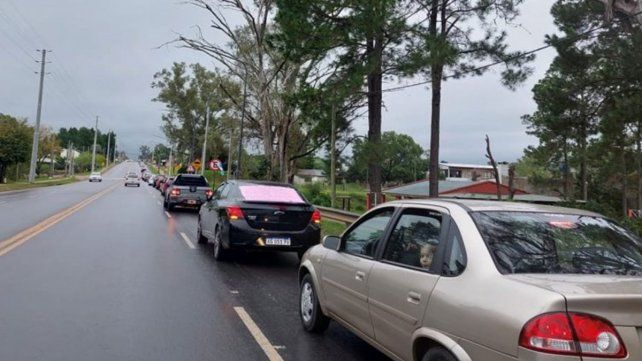Se realizó una caravana por la familia que falleció en trágico siniestro vial. Se realizó una caravana por la familia que falleció en trágico siniestro vial.