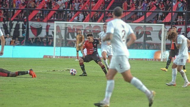 Lanús derrotó 2 a 1 a Colón en Santa Fe.