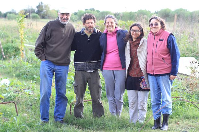Tincho, Yamil, Cecilia, Ale y Rita en la huerta de La Porota. Archivo 2018.