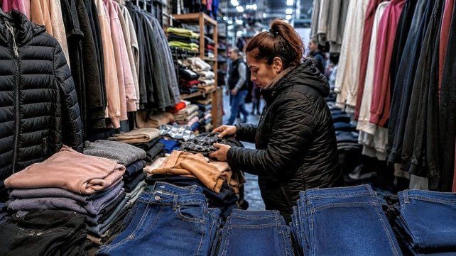 Las compras de ropa a través de plataformas les restan clientes a los locales físicos Las compras de ropa a través de plataformas les restan clientes a los locales físicos