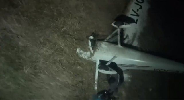 Un avión despegó desde Paraná y, por una falla del motor, los pilotos tuvieron que aterrizar de urgencia. Fueron evacuados por Prefectura Naval Argentina