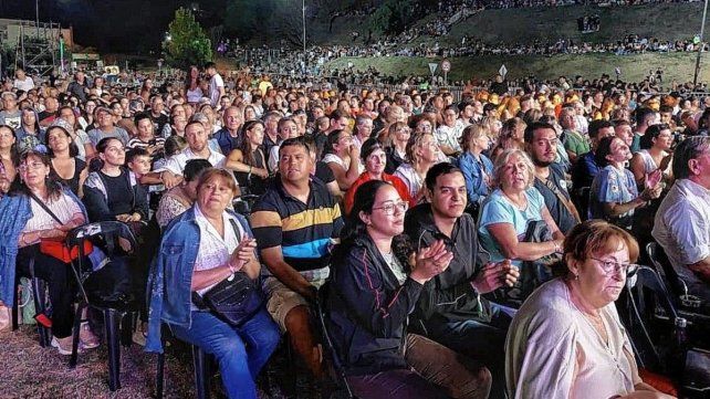 El público disfruta de los artistas en la Fiesta Nacional del Mate. El público disfruta de los artistas en la Fiesta Nacional del Mate.