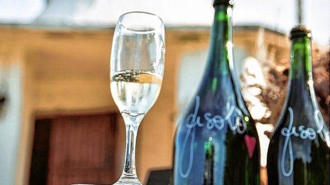 Bodega Fisolo es la única en Entre Ríos que produce exclusivamente espumantes Bodega Fisolo es la única en Entre Ríos que produce exclusivamente espumantes