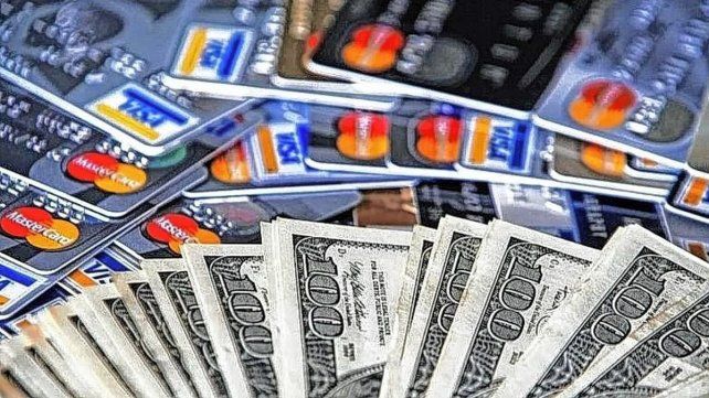 El dólar tarjeta se encareció un 55% El dólar tarjeta se encareció un 55%