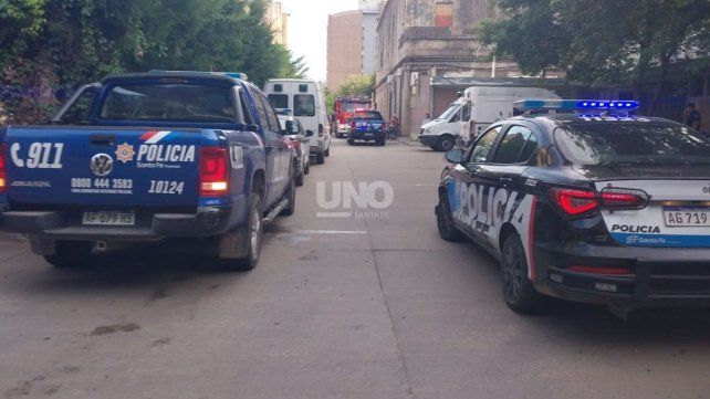 Se derrumbó el techo de una cocina en refacción en el hospital Cullen. Se derrumbó el techo de una cocina en refacción en el hospital Cullen.
