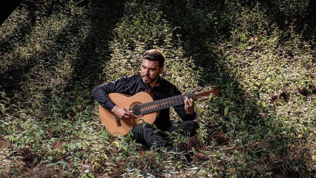 El guitarrista Augusto Ayala, Embajador Cultural de Concordia.