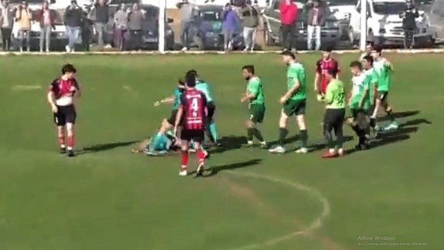 Brutal agresión a una árbitra en un partido de fútbol