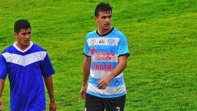 Julio Salguero, con la camiseta de Belgrano, disputando el Torneo Federal de Fútbol.