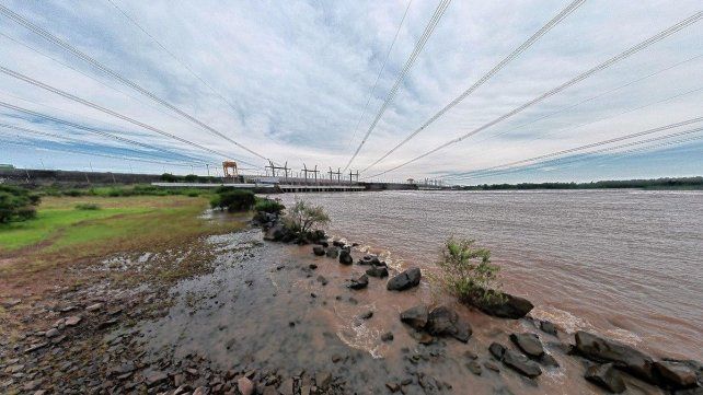El río Uruguay con una tendencia a subir. El río Uruguay con una tendencia a subir.