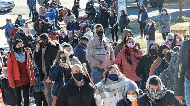 La mitad de la poblaci&oacute;n argentina complet&oacute; su esquema de vacunaci&oacute;n