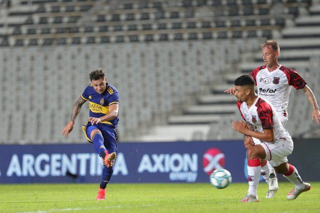 Zárate fue la figura del equipo que dirige Miguel Ángel Russo.