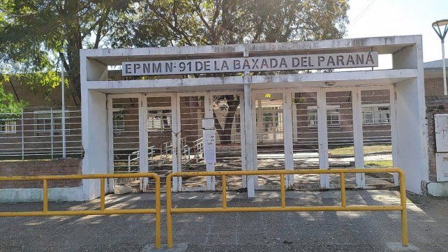 Ocurrió el lunes en la escuela Baxada del Paraná. Dos adolescentes se pelearon, un docente quiso separarlos y un joven malinterpretó su intención y lo golpeó
