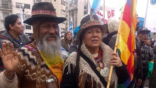 Un matrimonio indígena, integrantes de la comunidad Ayllu Mayu Wasi, viajaban en el subte cuando una cronista se burló de ellos junto a los panelistas Un matrimonio indígena, integrantes de la comunidad Ayllu Mayu Wasi, viajaban en el subte cuando una cronista se burló de ellos junto a los panelistas 