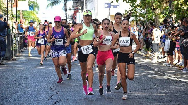 El Maratón de la Mujer reunió a cerca de 900 atletas. El triunfo fue para Ximena Simeone (a la derecha). El Maratón de la Mujer reunió a cerca de 900 atletas. El triunfo fue para Ximena Simeone (a la derecha).