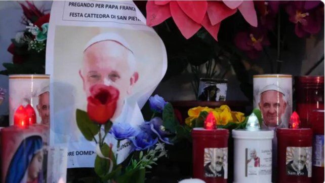 El Vaticano informó que el papa Francisco pasó una noche estable tras la crisis respiratoria El Vaticano informó que el papa Francisco pasó una noche estable tras la crisis respiratoria