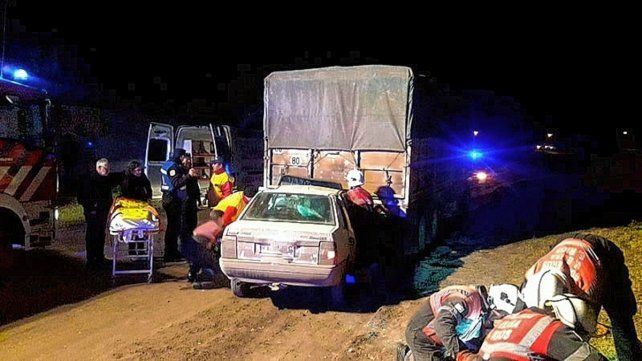 Fue en Villa Elisa. El conductor de un Fiat Duna perdió el control del rodado y chocó contra un acoplado. El hombre permanece en estado reservado