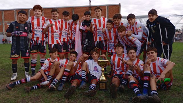 El estadio de Crespo fue sede de la final de vuelta del Torneo Amistad de Liga de Fútbol de Paraná Campaña categoría sub 15. El triunfo fue para María Grande