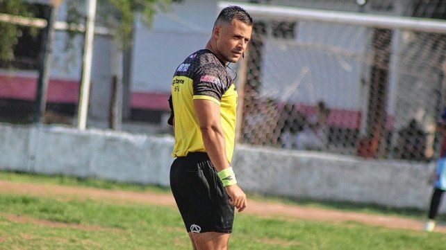 Maximiliano Durán, árbitro de la liga paranaense de fútbol Maximiliano Durán, árbitro de la liga paranaense de fútbol