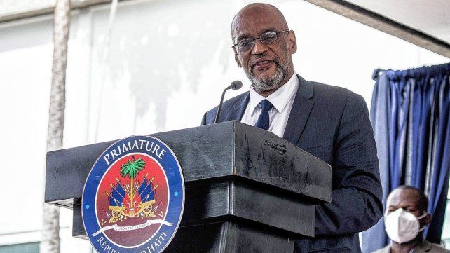 El primer ministro de Haití tomó la determinación de apartar al funcionario judicial que trató de investigarlo.
